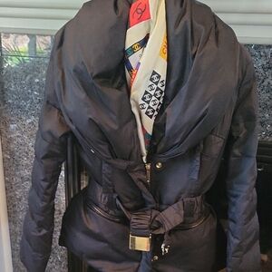 Sleek Black Puffer Coat with Quilted Design and Belted Waist
